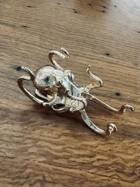 NWOT Gold Octopus phone stand, business cards, or photo easel, small